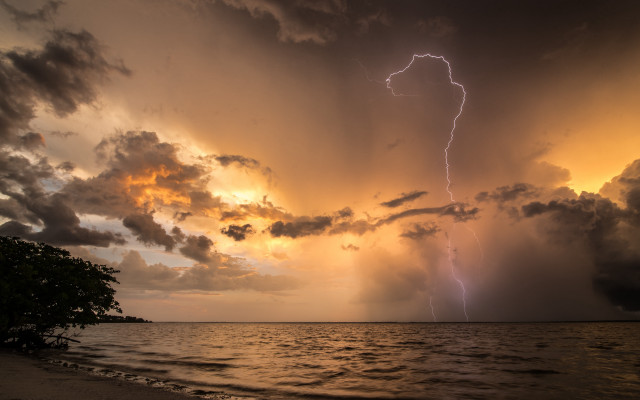 Lightning ocean clouds dusk sunset free wallpaper - medium preview image