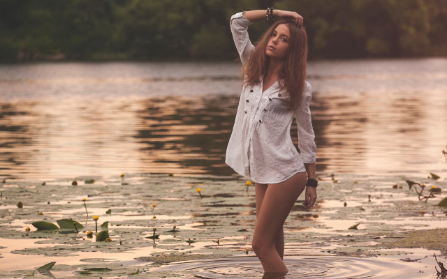 Woman water hands on head free wallpaper - medium preview image