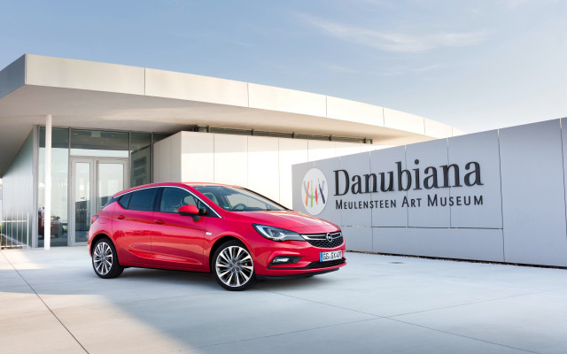 Red car museum danupiana viennese free wallpaper - medium preview image