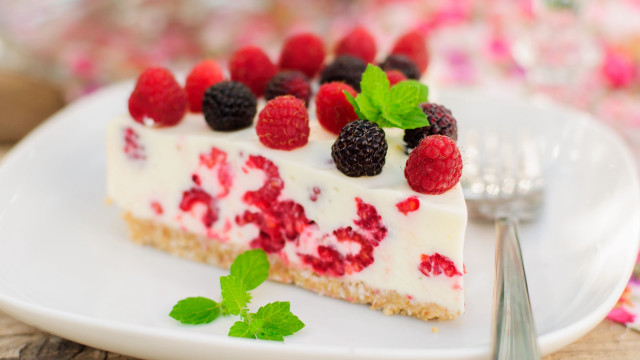 Cheesecake berries mint plate fork free wallpaper - medium preview image