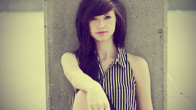 Woman leaning wall hand hip #2 free wallpaper - medium preview image