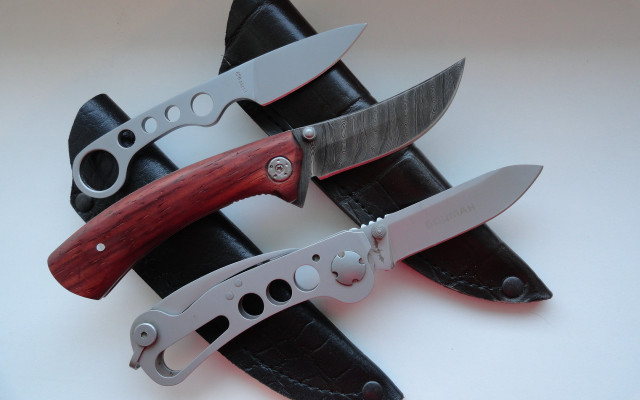 Knife red handle black blade free wallpaper - medium preview image