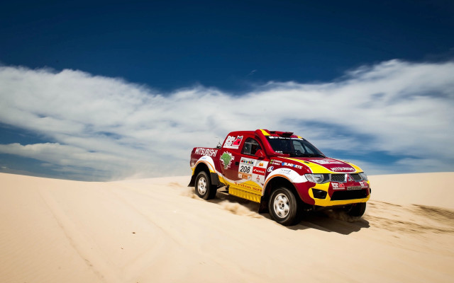 Truck sand dunes sunny blue free wallpaper - medium preview image