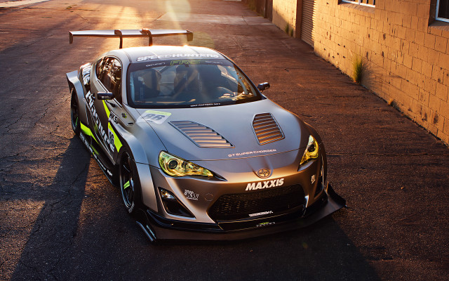 Car road building bench night free wallpaper - medium preview image