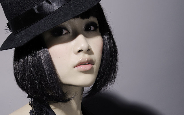 Woman blackhat blackdress blacknecklace portrait free wallpaper - medium preview image