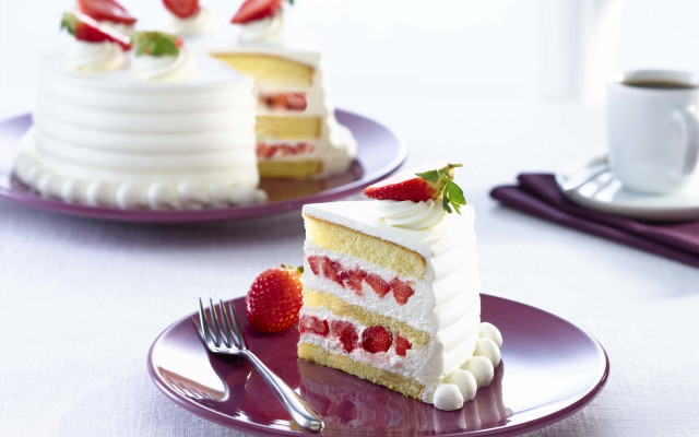 Cake strawberry plate coffee blur free wallpaper - medium preview image