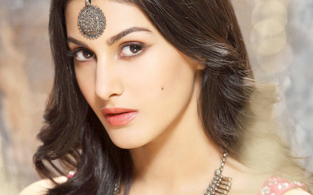 Woman necklace head necklace neck free wallpaper - medium preview image