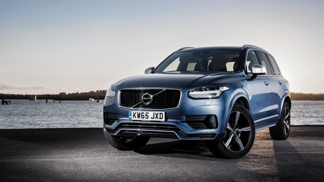 Blue volvo suv water boat #2 free wallpaper - medium preview image