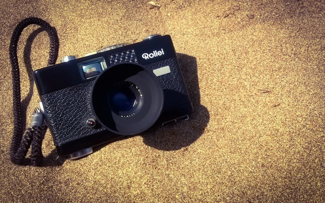 Camera lens ground tiltshift grain free wallpaper - medium preview image