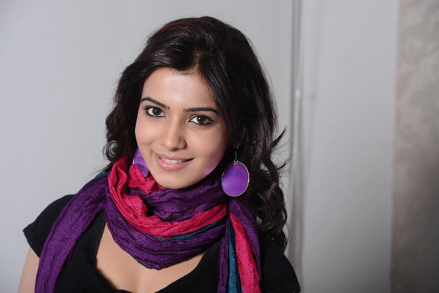 Woman purple scarf earrings black free wallpaper - medium preview image