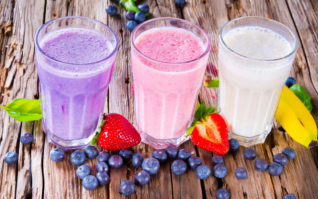 Smoothie glasses banana blueberries wooden free wallpaper - medium preview image