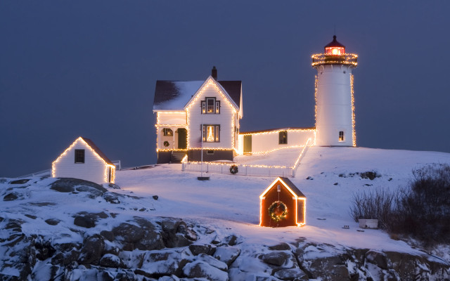 Lighthouse christmas snowy hill sunset free wallpaper - medium preview image