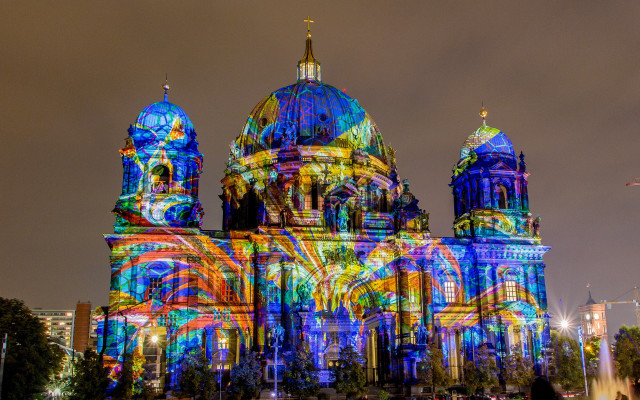 Large building fountain city lights free wallpaper - medium preview image