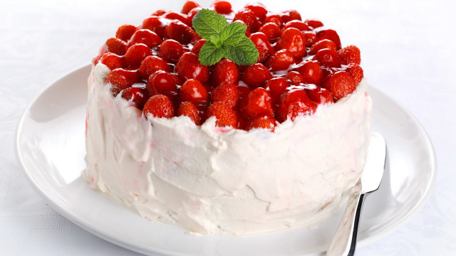 Strawberry rococo pastel cake plate free wallpaper - medium preview image