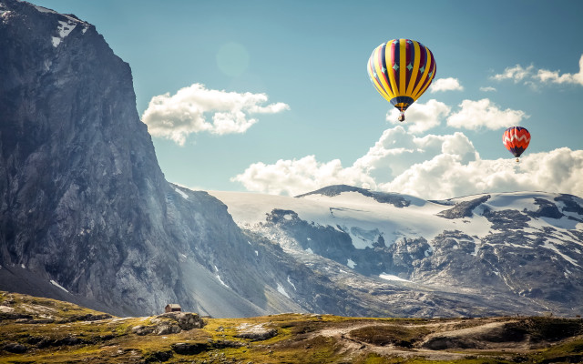 Hot air balloons mountain range free wallpaper - medium preview image