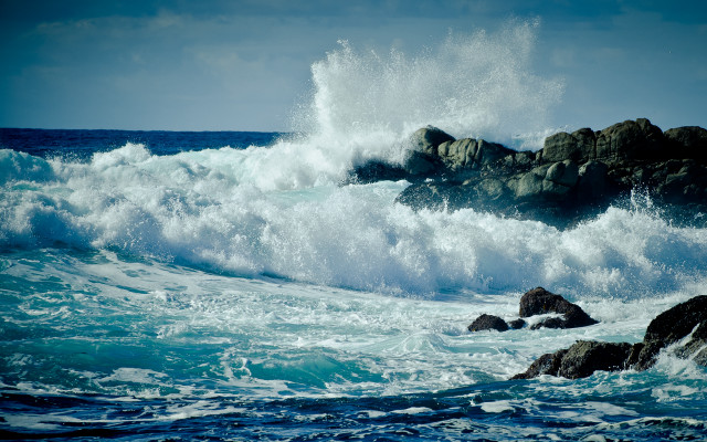 Large wave rocky shore sunny free wallpaper - medium preview image