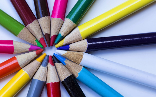 Colored pencils circle white background #2 free wallpaper - medium preview image