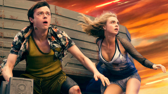 Man woman running radio suitcase free wallpaper - medium preview image