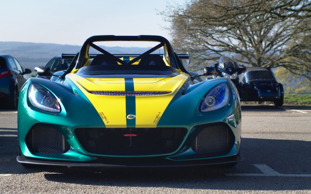 Blue yellow sports car parking free wallpaper - medium preview image