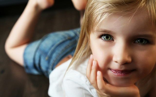 Blonde girl blue eyes portrait free wallpaper - medium preview image