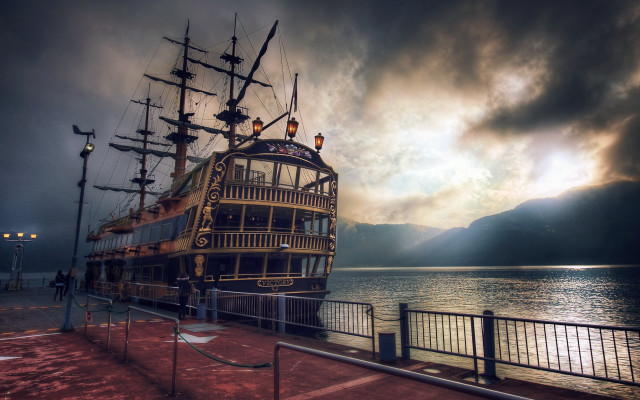 Large boat pier cloudy sky free wallpaper - medium preview image