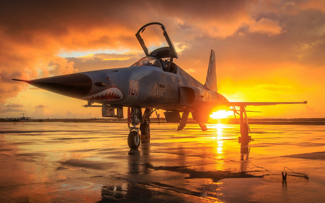 Fighter jet sunset clouds backlit #2 free wallpaper - medium preview image