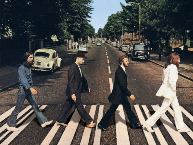 Beatles crossing street crosswalk middle free wallpaper - medium preview image