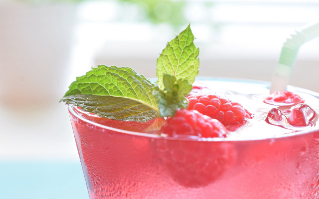 Raspberry mint water glass 3d free wallpaper - medium preview image