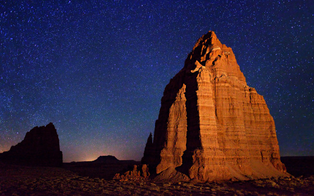 Rock formation star filled sky free wallpaper - medium preview image