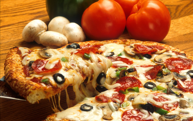 Pizza missing slice tomatoes mushrooms free wallpaper - medium preview image