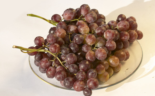 Glass plate grapes white tablecloth free wallpaper - medium preview image