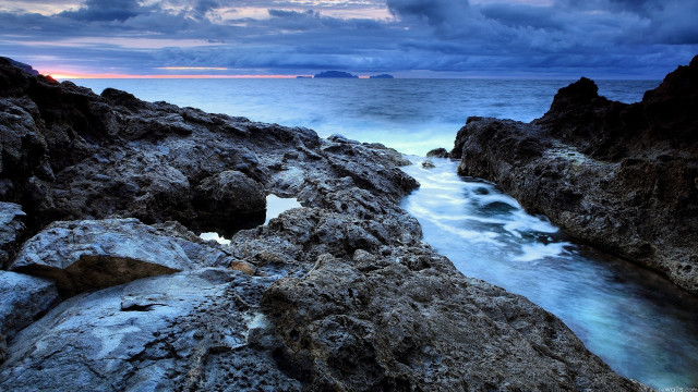 Rocky beach lake islands cloudy free wallpaper - medium preview image
