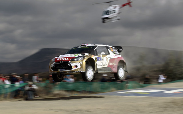 Flying car helicopter people tiltshift free wallpaper - medium preview image
