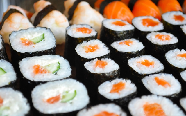 Sushi rolls carrots cucumbers depth free wallpaper - medium preview image