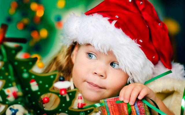 Little girl santa hat christmas free wallpaper - medium preview image