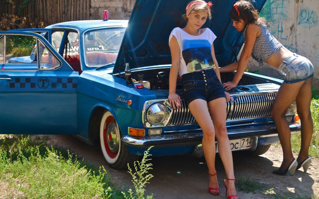 Two women blue car open free wallpaper - medium preview image