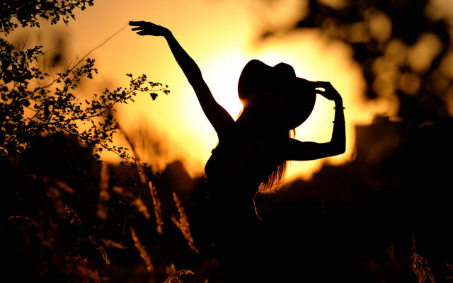 Woman autumn fire backlighting silhouette free wallpaper - medium preview image