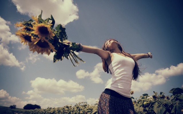 Sunflower woman outstretched arms blue free wallpaper - medium preview image