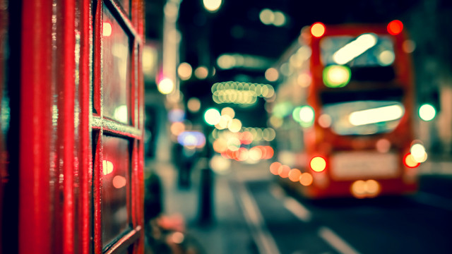 Red doubledecker bus night city free wallpaper - medium preview image