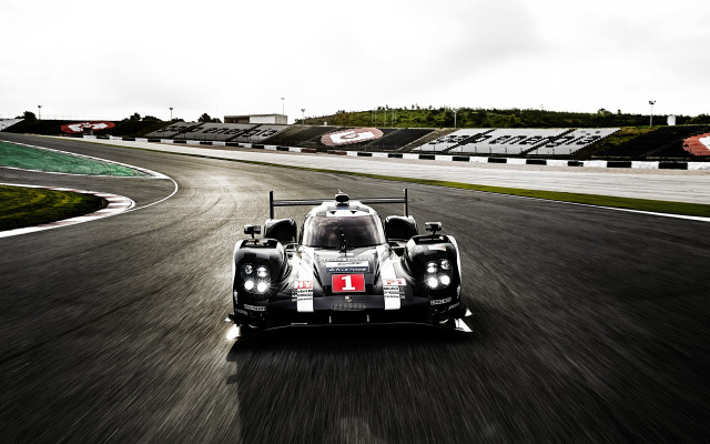 Racecar motionblur digital racetrack skyline free wallpaper - medium preview image