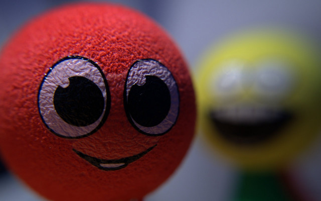 Red ball yellow green black free wallpaper - medium preview image