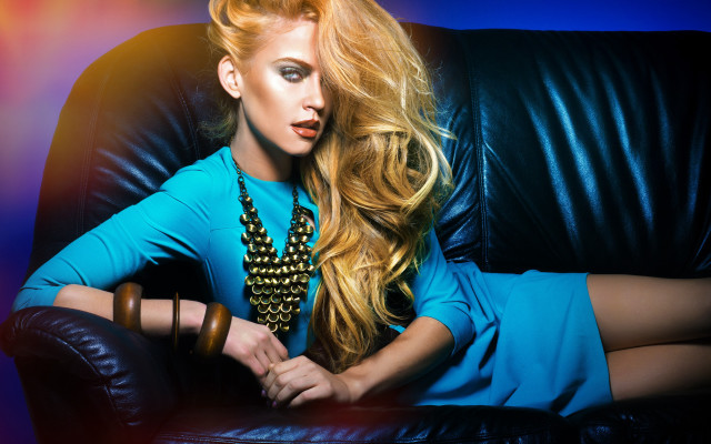 Blonde woman fashion photorealistic jewelry free wallpaper - medium preview image
