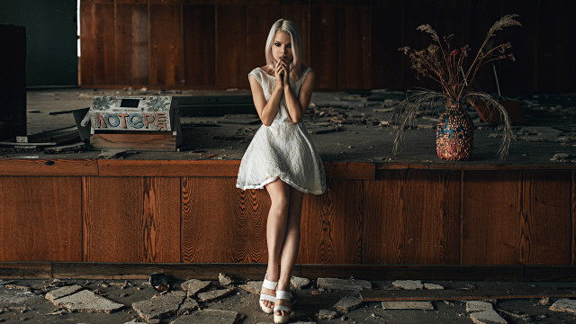 Woman brokencounter tv neoplasticism jigsaw free wallpaper - medium preview image