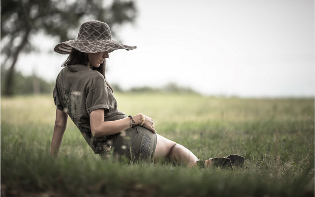 Woman field hat portrait blurry free wallpaper - medium preview image