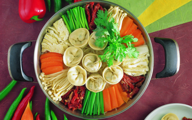 Pasta vegetables sauces table spoon free wallpaper - medium preview image