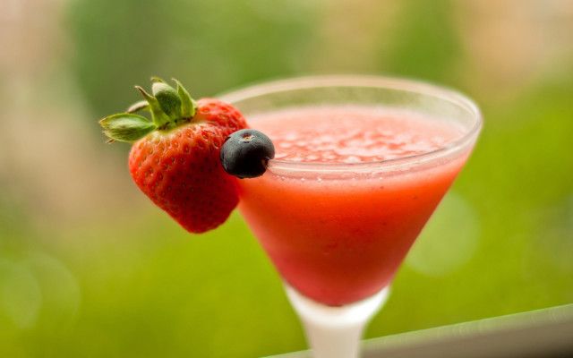 Strawberry blueberry drink straw green free wallpaper - medium preview image