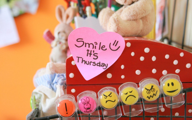 Toy car heart smile sign free wallpaper - medium preview image