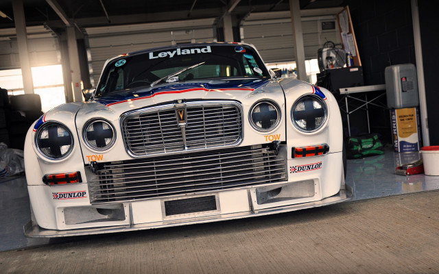 White car red blue stripe free wallpaper - medium preview image
