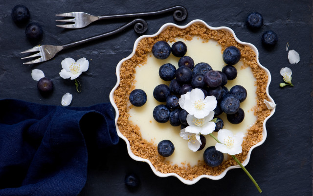 Blueberry pie plate fork napkin free wallpaper - medium preview image