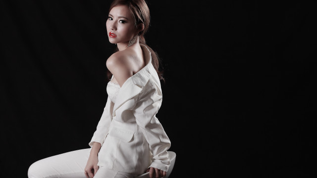 Woman white pose black background free wallpaper - medium preview image